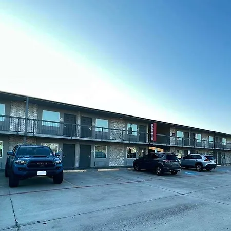 Super 8 Sulphur South